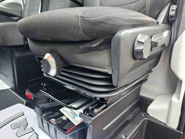 Image 24 - Iveco Daily 3,0 8 Pallers Closed box