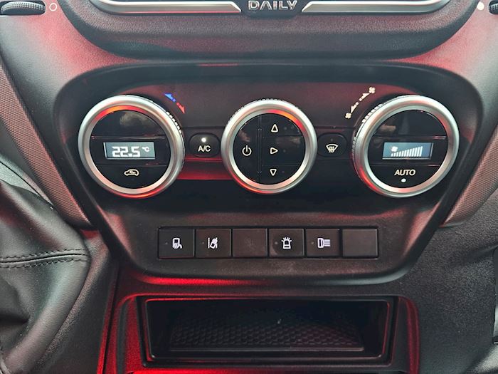 Image 30 - Iveco Daily 3,0 8 Pallers Closed box