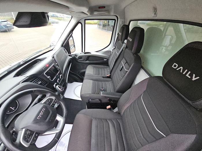 Image 27 - Iveco Daily 3,0 8 Pallers Closed box