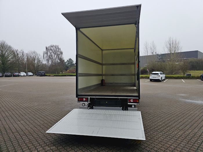 Image 8 - Iveco Daily 3,0 8 Pallers Closed box