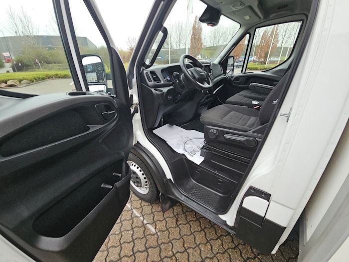 Image 23 - Iveco Daily 3,0 8 Pallers Closed box
