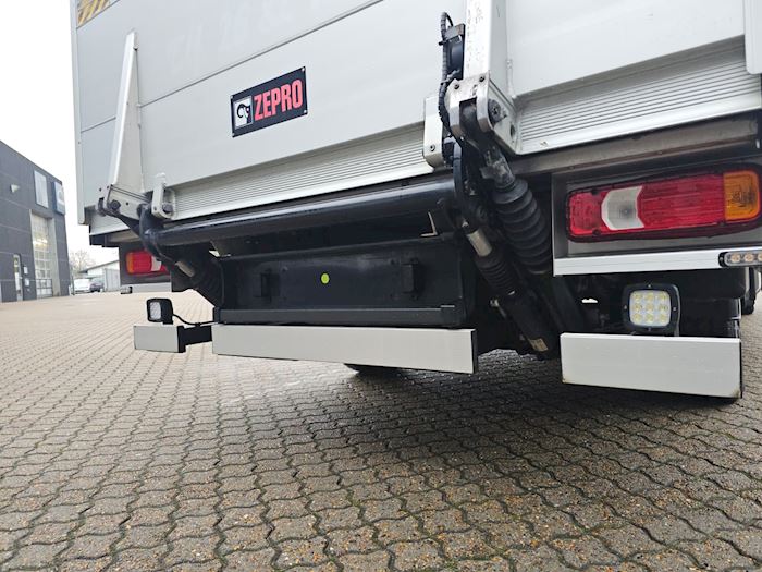 Image 16 - Iveco Daily 3,0 8 Pallers Closed box