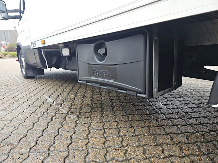 Image 17 - Iveco Daily 3,0 8 Pallers Closed box