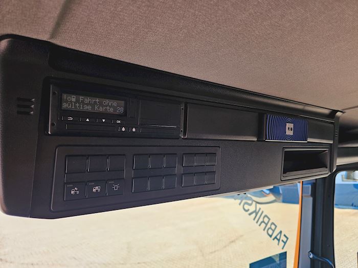 Image 9 - MAN TGL 8.220 Tipper/crane