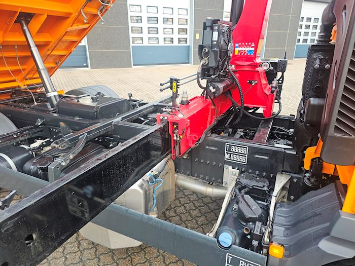 Image 11 - MAN TGL 8.220 Tipper/crane