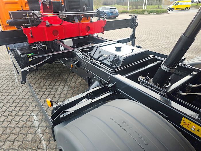 Image 14 - MAN TGL 8.220 Tipper/crane