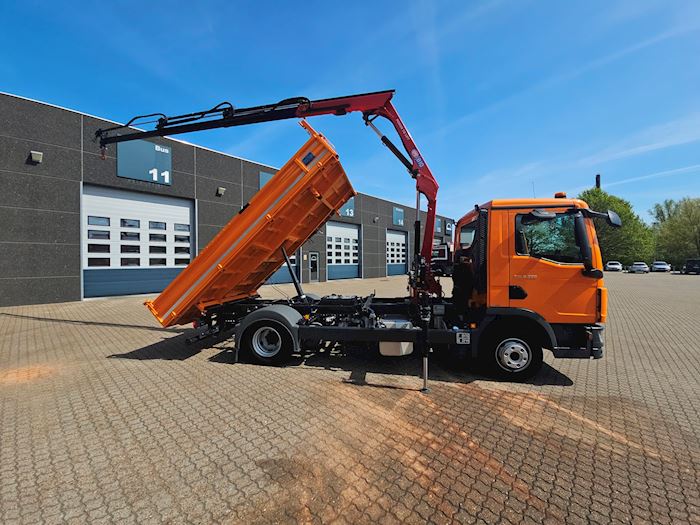 Image 24 - MAN TGL 8.220 Tipper/crane