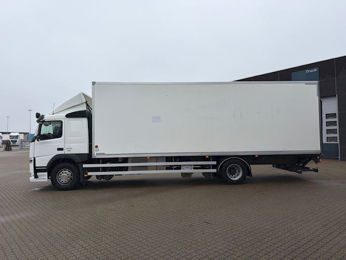 Image 2 - Volvo FM330 Fridge