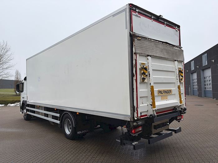 Image 3 - Volvo FM330 Fridge
