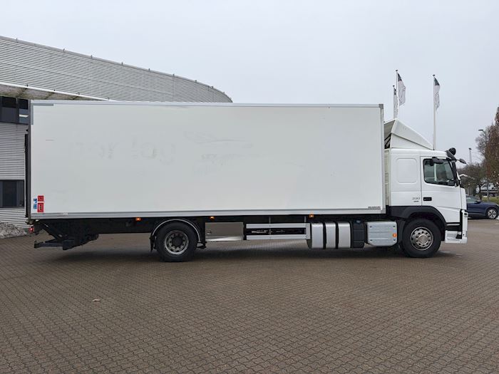 Image 11 - Volvo FM330 Fridge