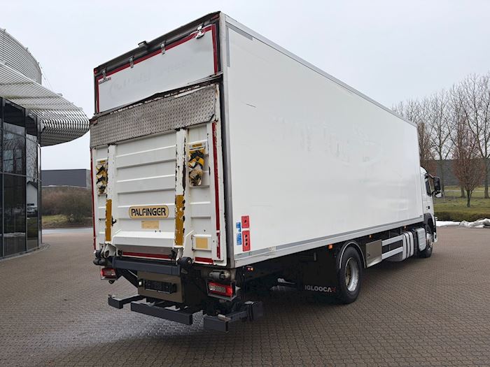 Image 10 - Volvo FM330 Fridge