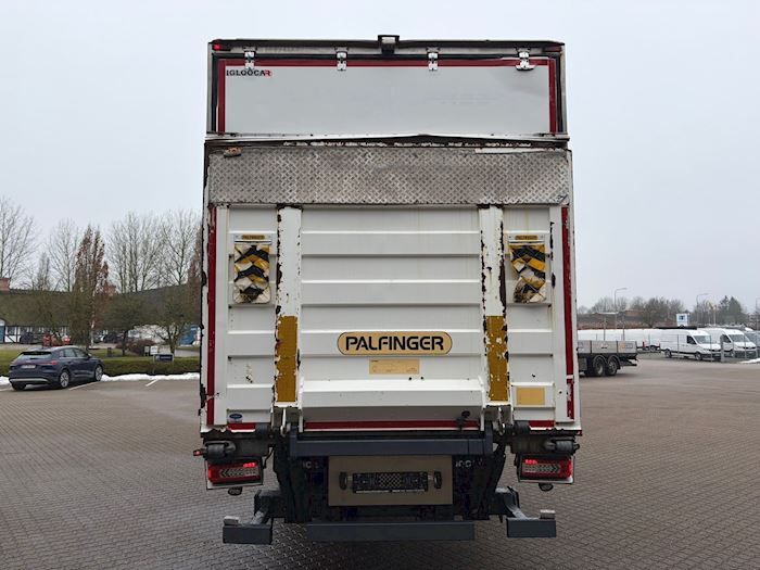 Image 4 - Volvo FM330 Fridge