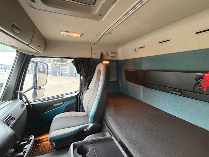 Image 16 - Volvo FM330 Fridge