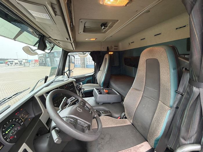 Image 15 - Volvo FM330 Fridge