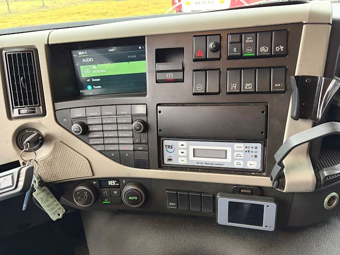 Image 20 - Volvo FM330 Fridge