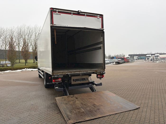 Image 5 - Volvo FM330 Fridge