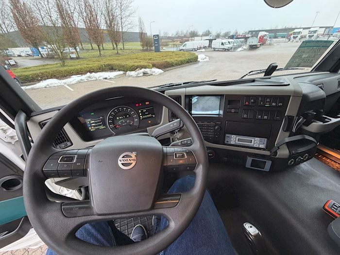 Image 17 - Volvo FM330 Fridge