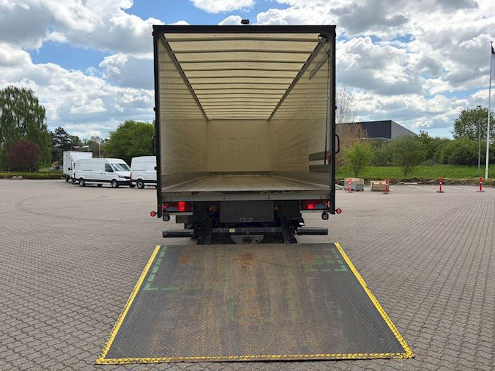 Image 8 - MAN TGS 35.320 Closed box