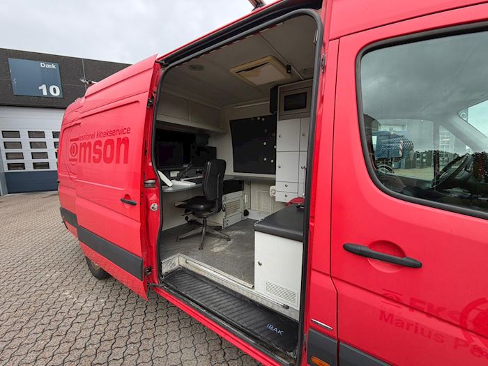 Image 15 - Mercedes Sprinter - Kloak TV bil Closed Box