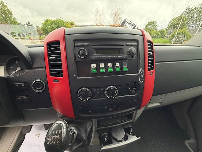 Image 21 - Mercedes Sprinter - Kloak TV bil Closed Box