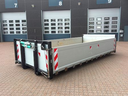 Sawo Pendellad, Container