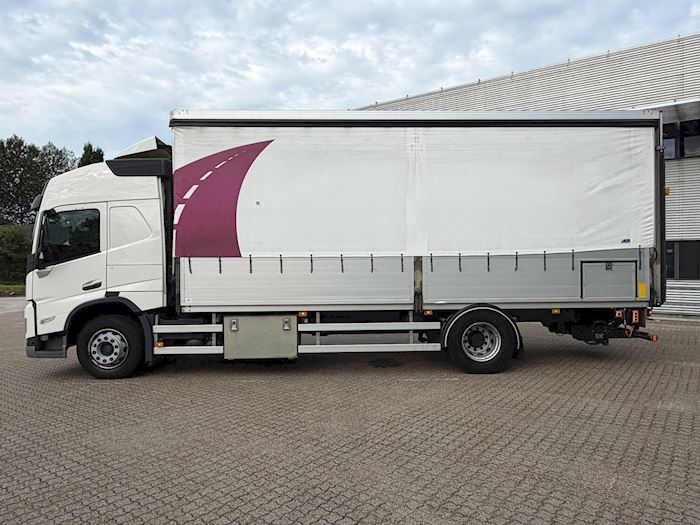 Image 15 - Volvo FM330 4X2 Tent
