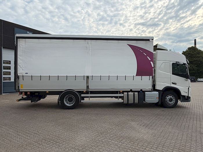 Image 16 - Volvo FM330 4X2 Tent