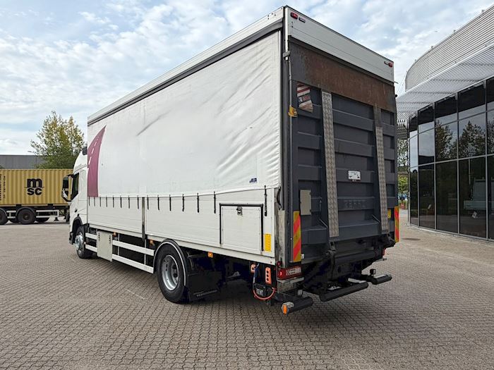 Image 3 - Volvo FM330 4X2 Tent