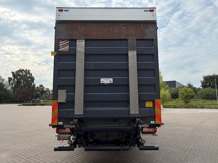 Image 5 - Volvo FM330 4X2 Tent