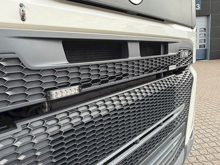 Image 18 - Volvo FM330 4X2 Tent
