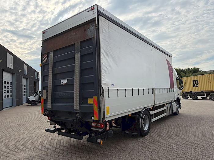 Image 4 - Volvo FM330 4X2 Tent
