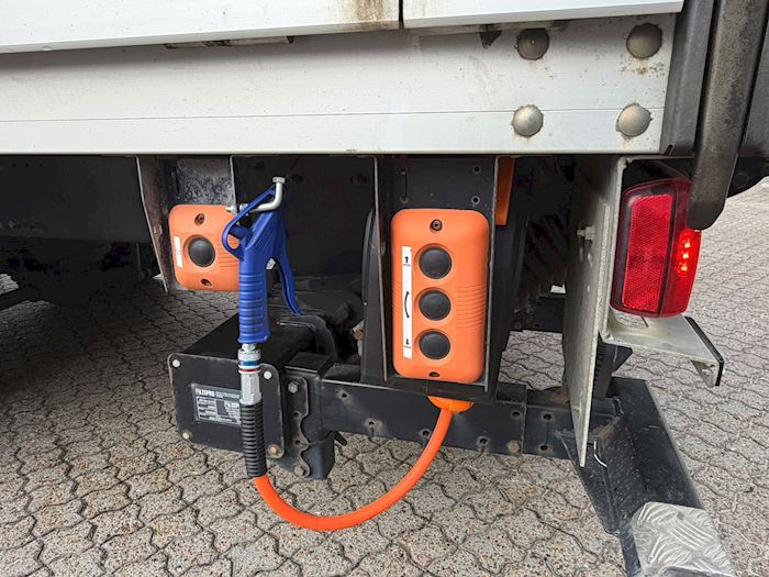 Image 21 - Volvo FM330 4X2 Tent