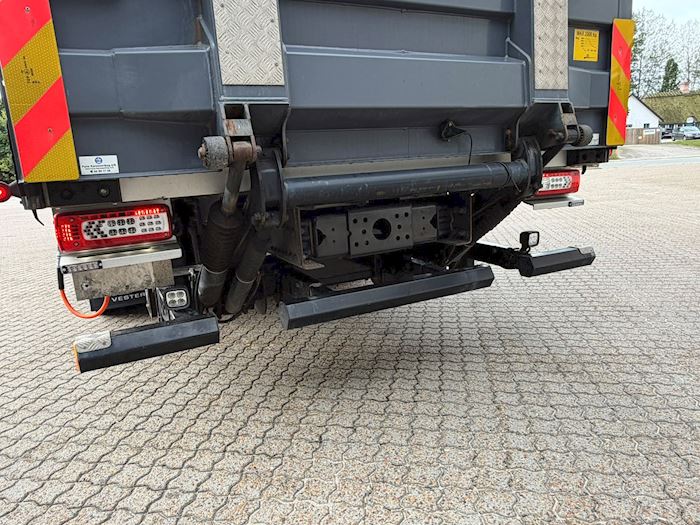 Image 20 - Volvo FM330 4X2 Tent